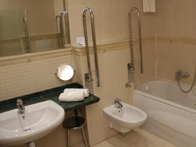 Room, Double Bed, Hotel Magic Games 4/5