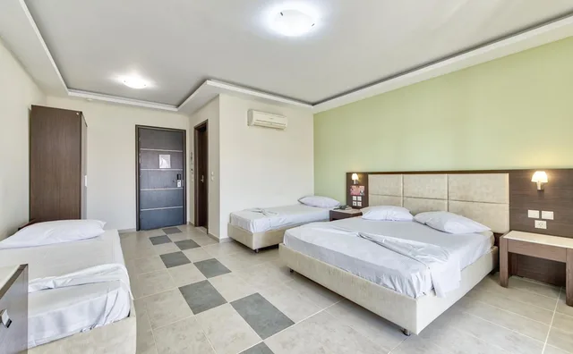 غرفة رباعية، Majestic Spa Hotel 4/10