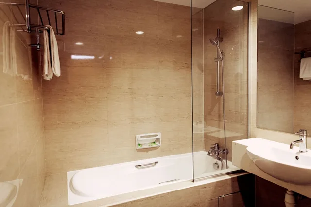 غرفة ديلوكس بسرير كينج بحوض استحمام، Victoria Hotel, a NuVe Group Collection 8/10