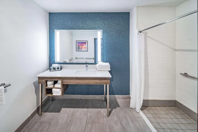 غرفة رباعية بسريرين كوين لذوي الإعاقة، La Quinta Inn & Suites by Wyndham Texas City I 45 3/3