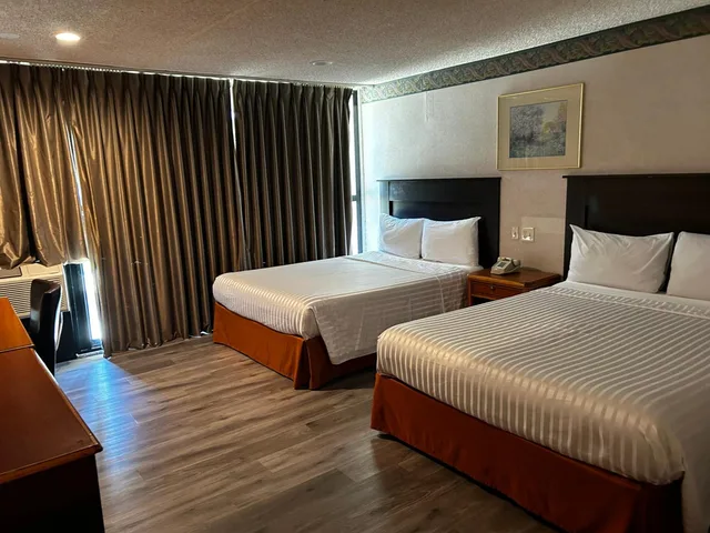 غرفة داخلية بسريرين كوين، Valley Inn 1/9
