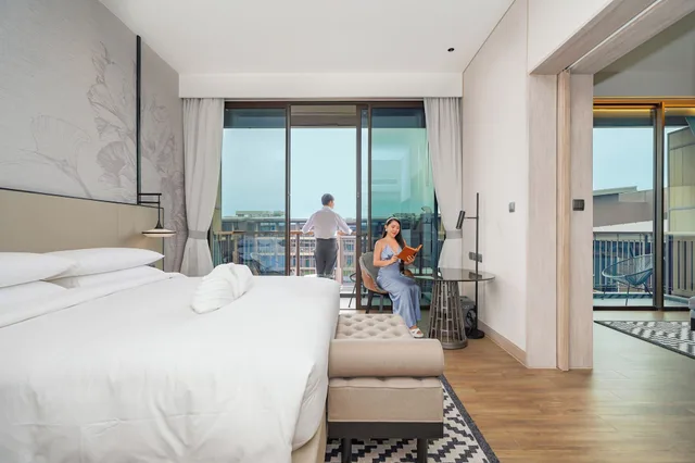 1 Bedroom, King Bed, Courtyard by Marriott Bangkok Suvarnabhumi Airport 2/9