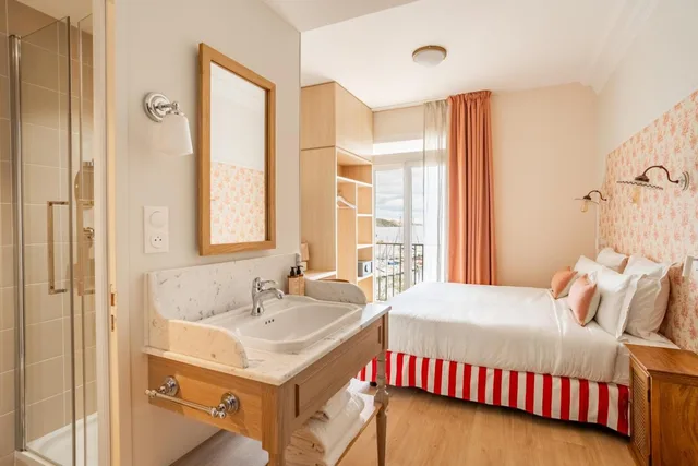 غرفة كلاسيكية بإطلالة على البحر، Villa Camille Hotel & Spa 4/7