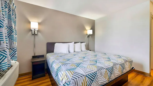 غرفة قياسية بسرير كينج، Motel6 Gallup, NM 4/8