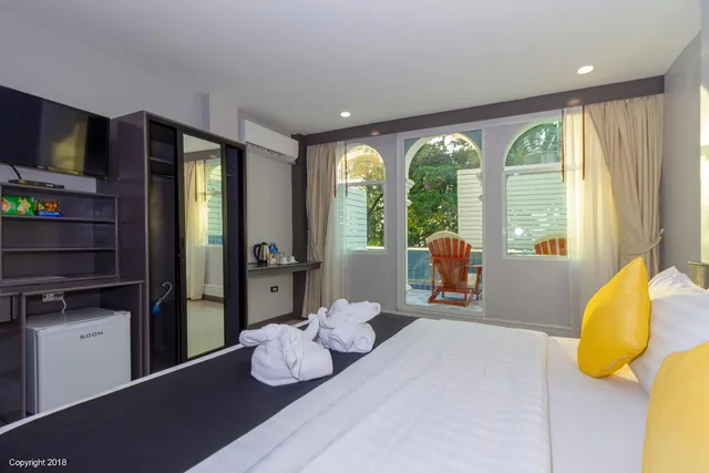 Deluxe, King Bed, Pool Access، MODERN LIVING HOTEL 7/10