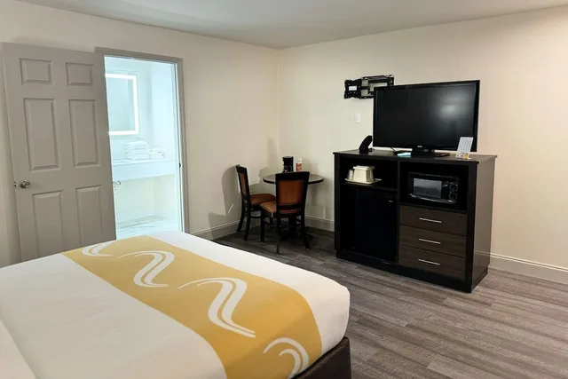 غرفة بسرير كوين، Quality Inn Creekside - Downtown Gatlinburg 2/5