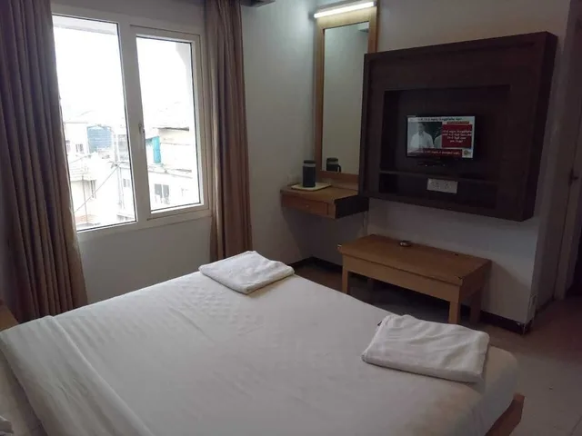 غرفة قياسية بسرير مزدوج، Hotel Preethi Palace 1/5