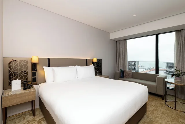 غرفة ديلوكس بسرير كينج بإطلالة على المرفأ، Hotel Grand Chancellor Auckland 1/5