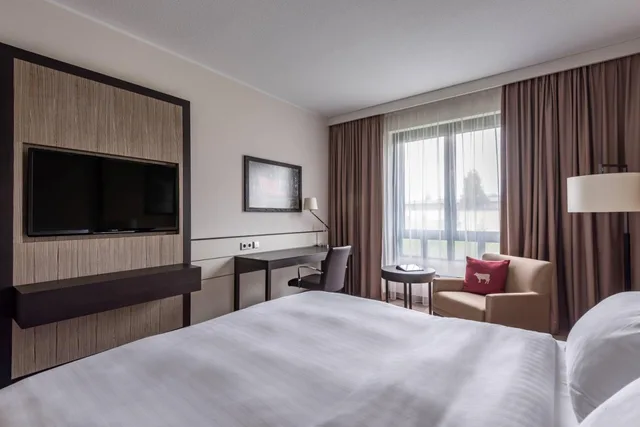 غرفة تنفيذية بسرير كينج وسرير كوين، Munich Airport Marriott Hotel 5/7