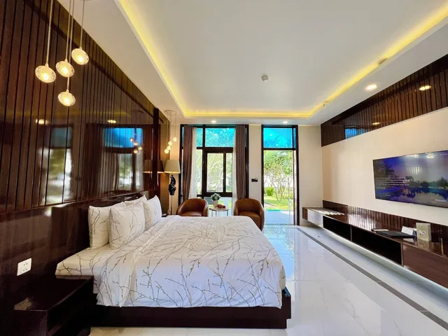جناح عائلي بسريرين منفصلين وسرير كينج بإطلالة على البحر بغرفتي نوم، Carmelina Beach Resort 9/10