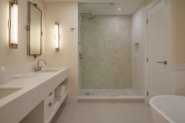 Kensington, Signature, Suite, King Bed، Hilton Toronto 3/3