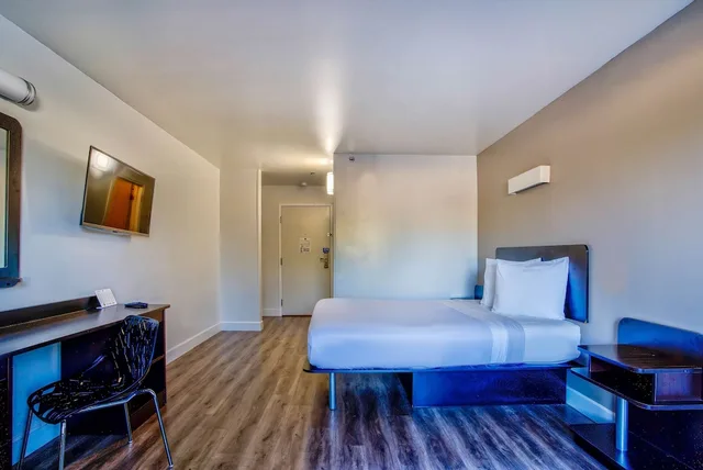 جناح بسرير كوين، Motel6 Hesperia, CA - West Main Street - I-15 2/5