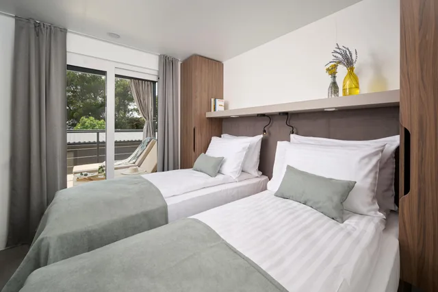 2 Bedrooms, Luxury, Mobilehouse, Terrace، Aminess Style Camping Atea Glamping & Holiday Homes 3/8