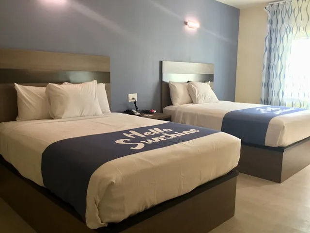Efficiency, 2 Queen Beds، Days Inn By Wyndham Freeport 4/7