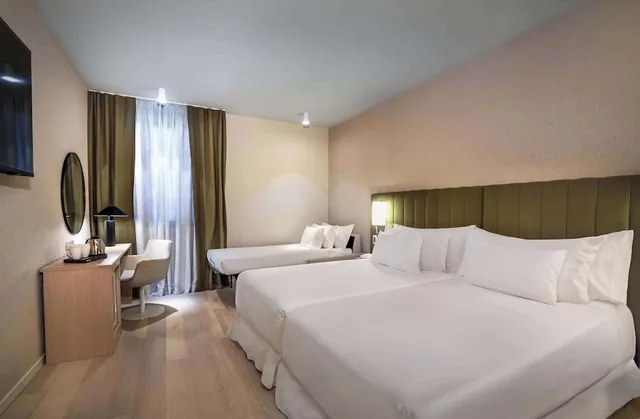 Family, Twin Beds, Sofa, Barcelo Nervion 3/7