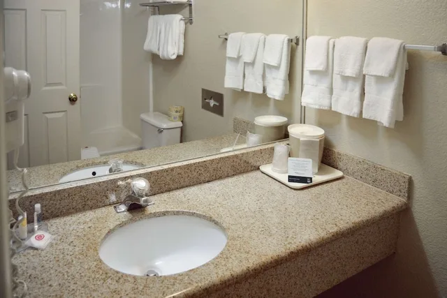 جناح بسريرين كينج، Quality Inn Yosemite Valley Gateway 2/3