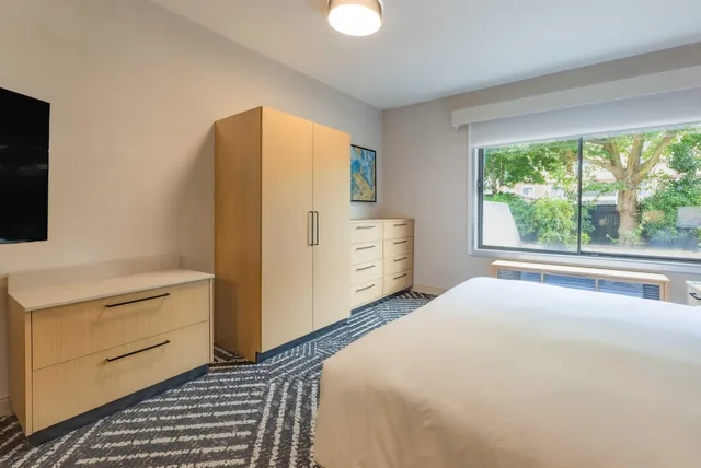 جناح استوديو بسرير كينج مع أريكة لذوي الإعاقة، Hyatt House Portland Airport 4/9