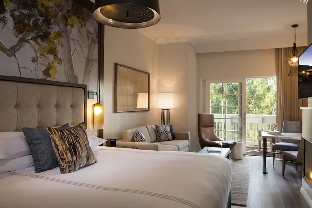 Luxury, King Bed, River View, River Terrace Inn 3/9