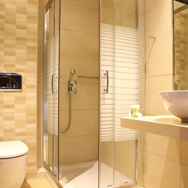 غرفة ثلاثية، Golden Beach Hotel 9/10