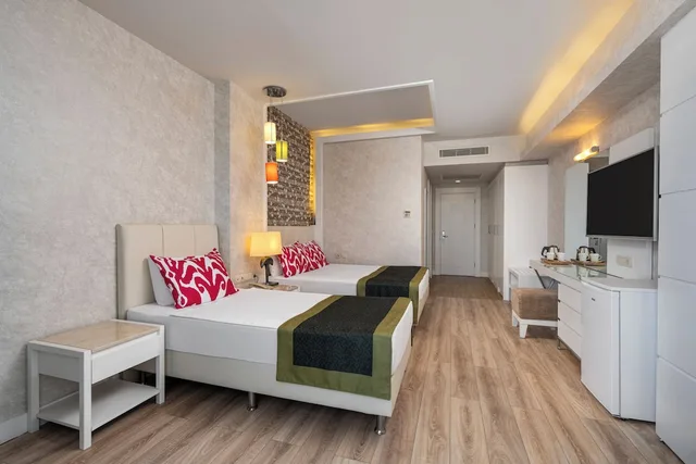 Room, Triple, 1 Double and 1 Single Bed, Land View، Orange County Alanya 2/5