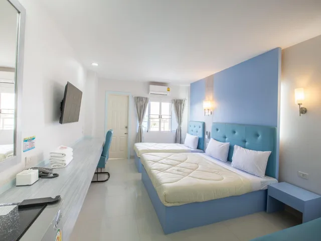 غرفة سوبيريور ثلاثية بسرير كينج وسرير فردي، P.A. Thani Hotel 1/1