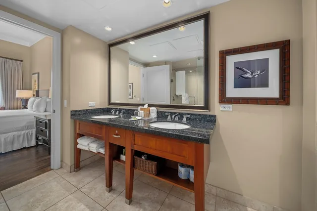 2 Bedrooms, Hokulani, Suite, 2 King Beds, Resort View, 2 Bathrooms, Sofa، OUTRIGGER Honua Kai Resort & Spa 6/10