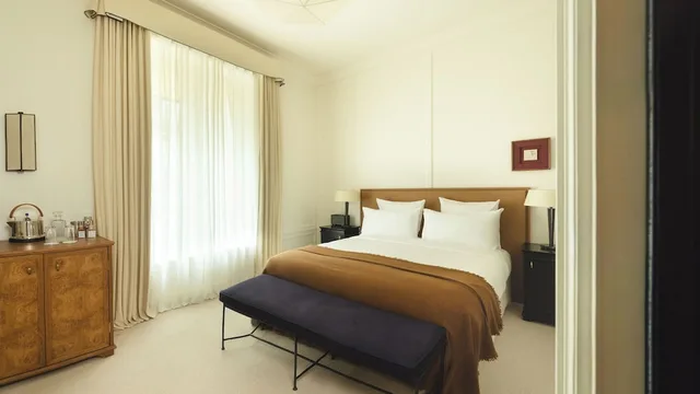 Boudoir, Queen Bed, Hotel Balzac Champs Elysees 1/3
