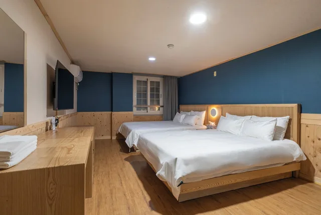 غرفة رباعية بسريرين كوين، New Jeju Hotel 5/9