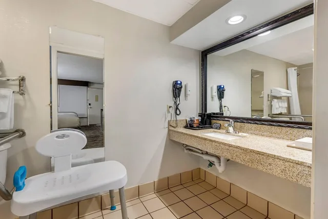 Room, 2 Queen Beds, Accessible, Quality Inn & Suites Easley - Greenville 6/7
