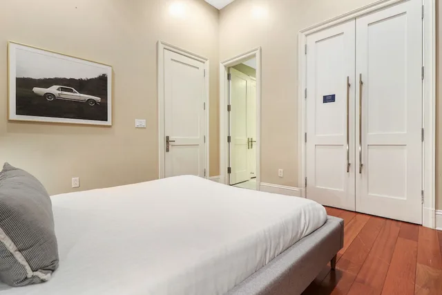 Adjoining, Apartment, 4 Beds, 2 King Beds, 2 Queen Beds, 2 Sofa، Factors Row by Sextant 9/10