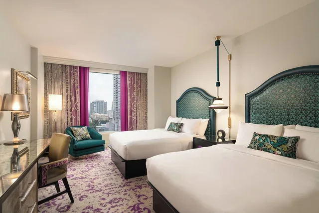 غرفة تنفيذية بسريرين كوين، Grand Bohemian Hotel Charlotte Autograph Collection 1/3