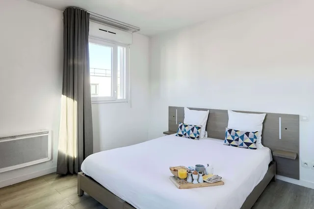 شقة بسرير كوين بغرفة نوم واحدة مع أريكة، Comfort Aparthotel Versailles St Cyr l Ecole 1/10