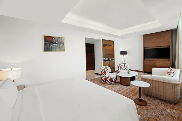 غرفة تنفيذية بسرير كينج، Movenpick Hotel Centaurus 8/10
