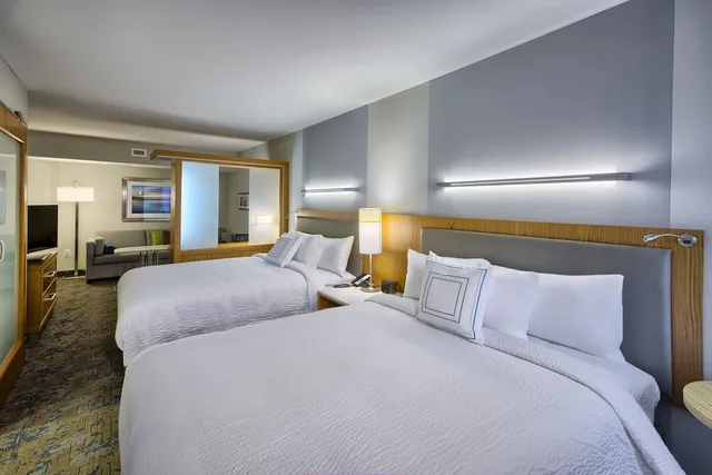 جناح بسريرين كوين مع أريكة، Springhill Suites Wilmington Mayfaire 2/4