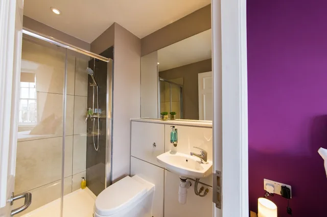 2 Bedrooms, Premium, Apartment, 3 Double Beds, 2 Bathrooms، The Spires Serviced Apartments Edinburgh 3/4