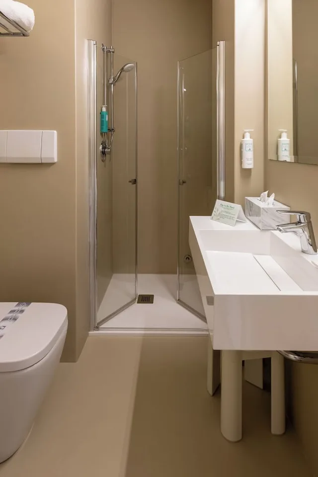 غرفة تنفيذية رباعية بأربعة أسرّة، Hotel Bristol 5/9