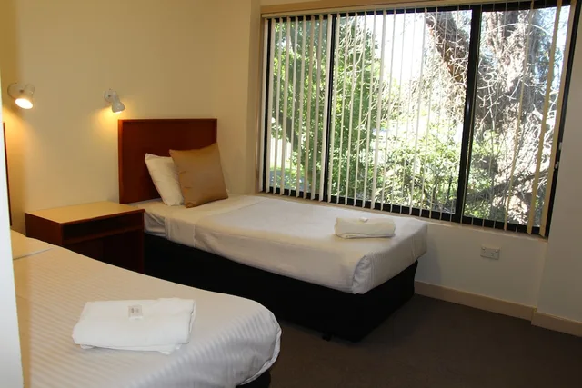 غرفة عائلية بسرير كوين وسريرين منفصلين، PIONEER WAY MOTEL 2/6