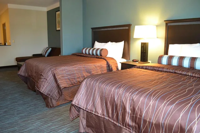 Suite, 2 Queen Beds, Red River Inn And Suites 1/3
