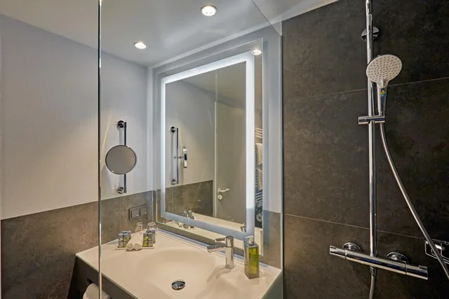 غرفة كومفورت بسرير كينج، H4 Hotel Leipzig 8/10
