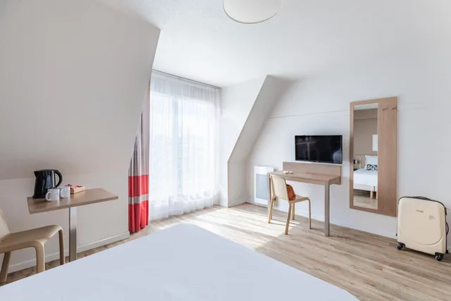 studio superior with private terrace، Appart City Classic Paris La Villette 9/10