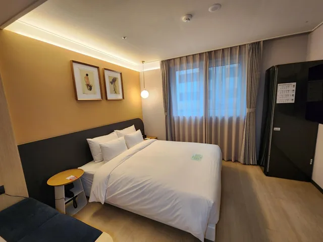 Standard, Double Bed, Pool Access, Hound Hotel Busan Station 4/10
