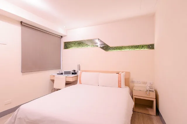 Standard, Double Bed, Kiwi Express Hotel - Kaohsiung Station 1/2