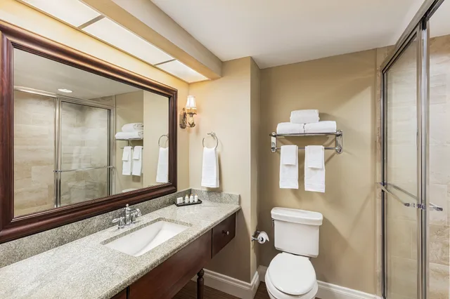 غرفة قياسية بسريرين كوين، The Waterfront Inn 7/9