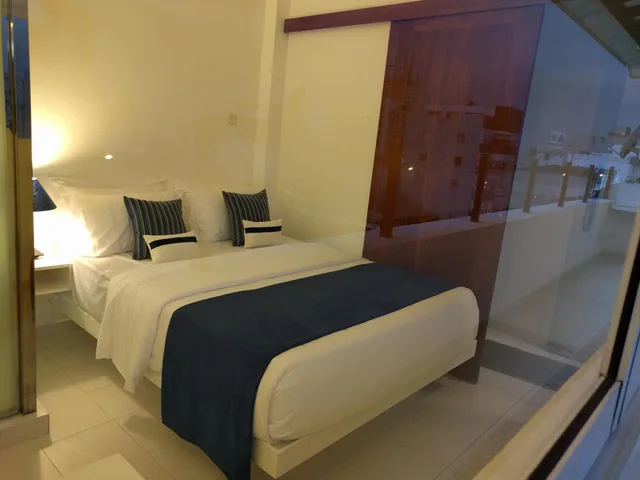 غرفة بسرير كوين، The Residence 1/1