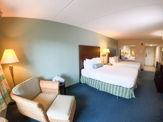 غرفة قياسية بسريرين كوين لذوي الإعاقة، Capt Hiram S Resort 3/6