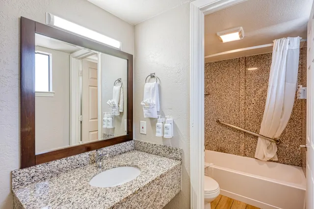 غرفة بسريرين كوين، Harbor House Inn 7/9