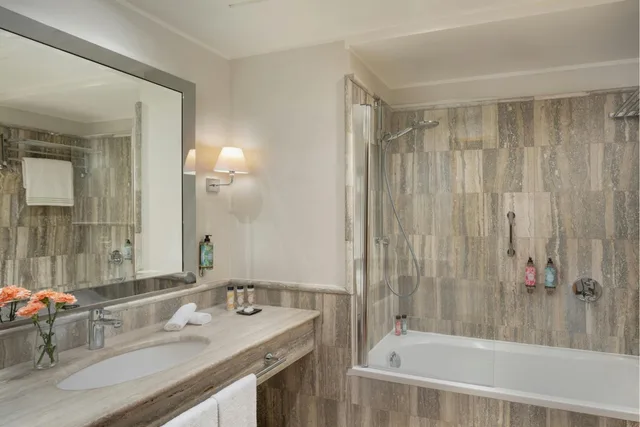جناح جونيور بسرير كوين، Rosa Grand Milano Starhotels Collezione 8/10
