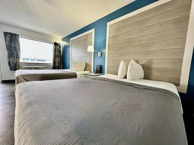 غرفة بسرير مزدوج، Ozark Inn & Suites 1/3