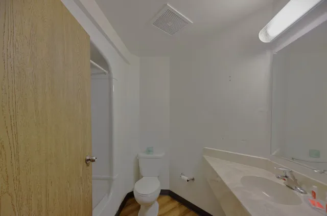 Room, Queen Bed, Econo Lodge Hot Springs South 2/2