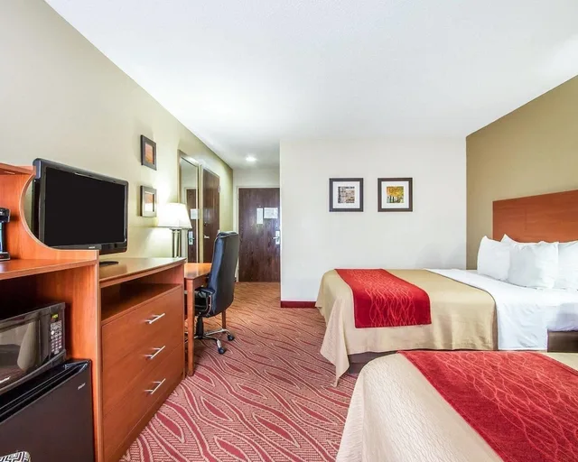 غرفة قياسية بسريرين كوين، Comfort Inn Poplar Bluff North 1/2